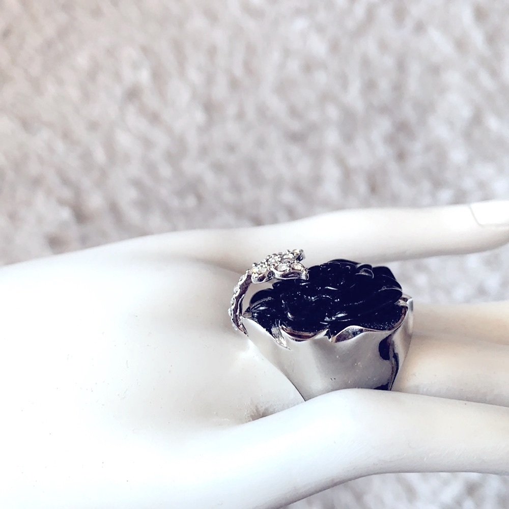 GUESS BLACK ROSE & BUTTERFLY STATEMENT RING SZ 8 - Picture 7 of 10